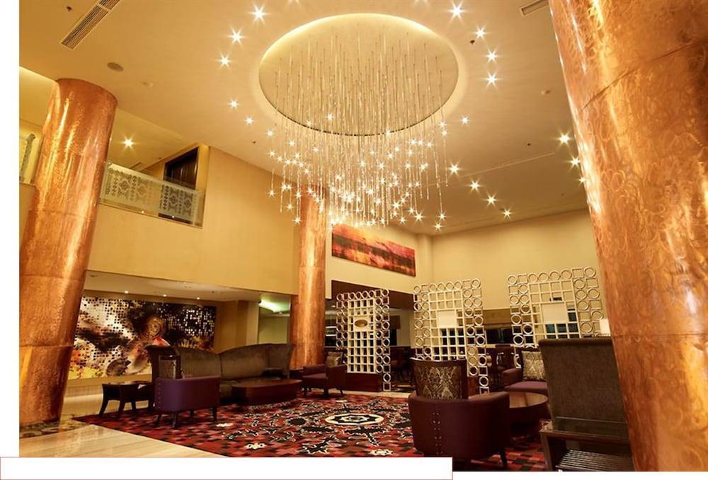 Swiss-Belhotel Ambon Esterno foto
