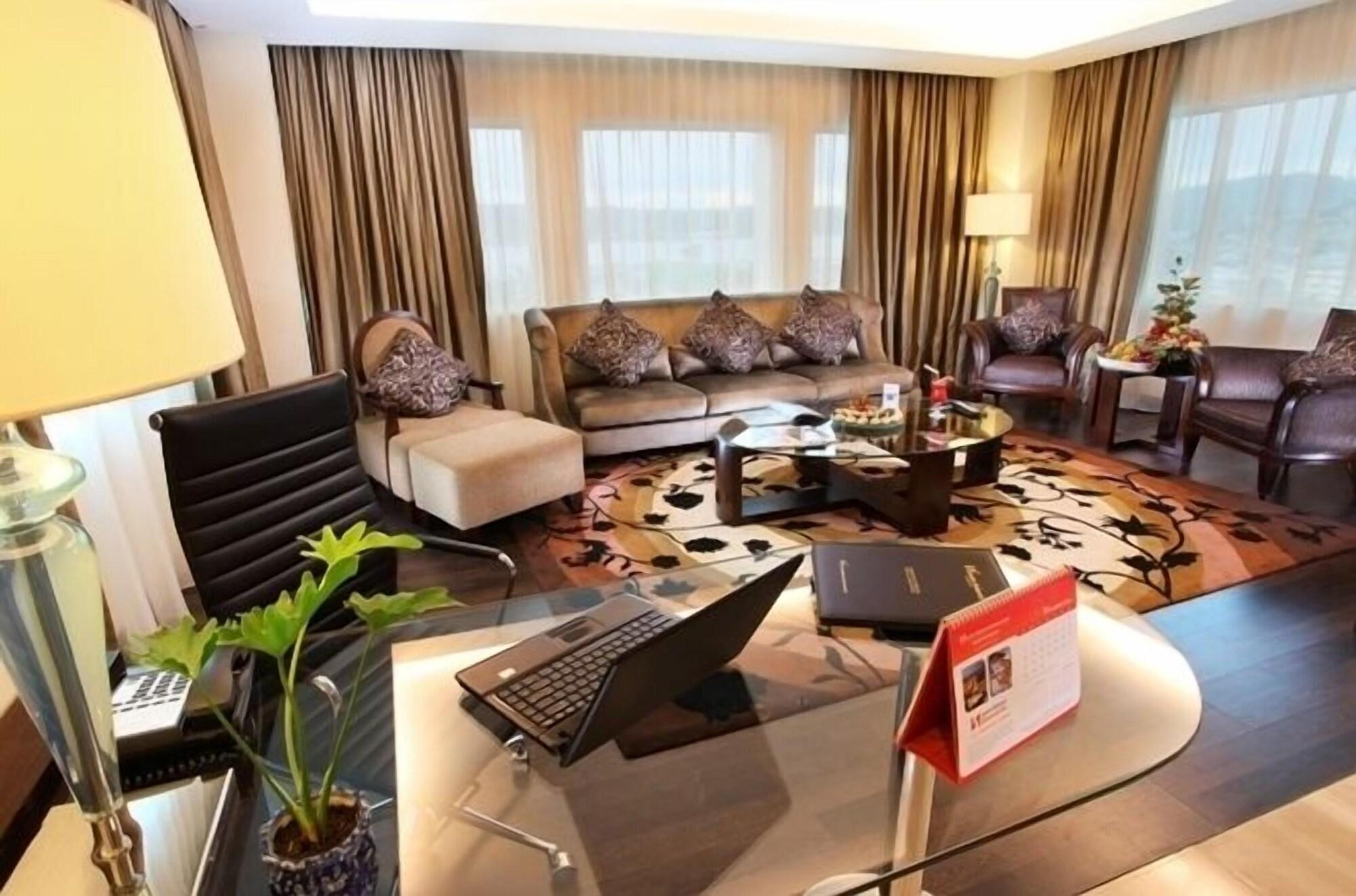 Swiss-Belhotel Ambon Esterno foto